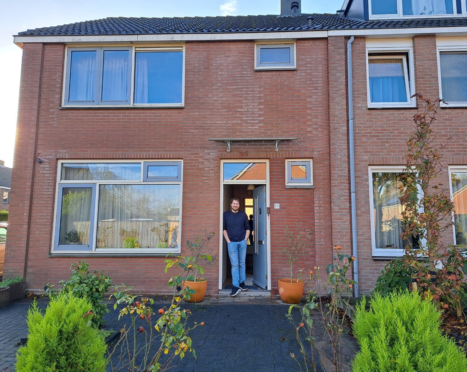 Chris voor zijn A woning in Krakeel Hoogeveen