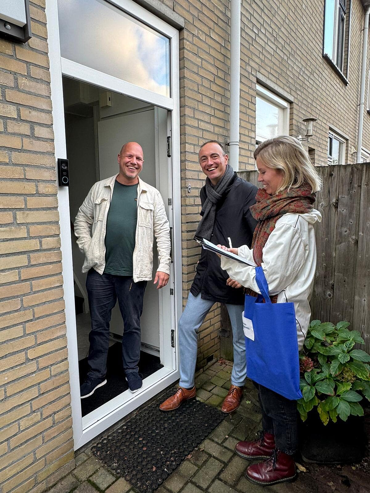 Gemeente Hoogeveen aan de deur bij bewoner Isolatieadvies