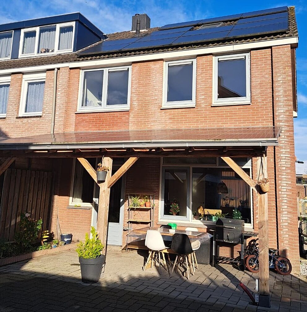 Zonnepanelen op dak en overkapping