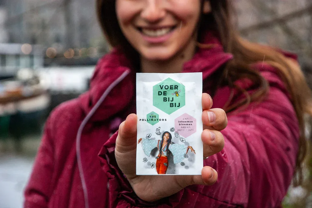The Pollinators voer de bij bij